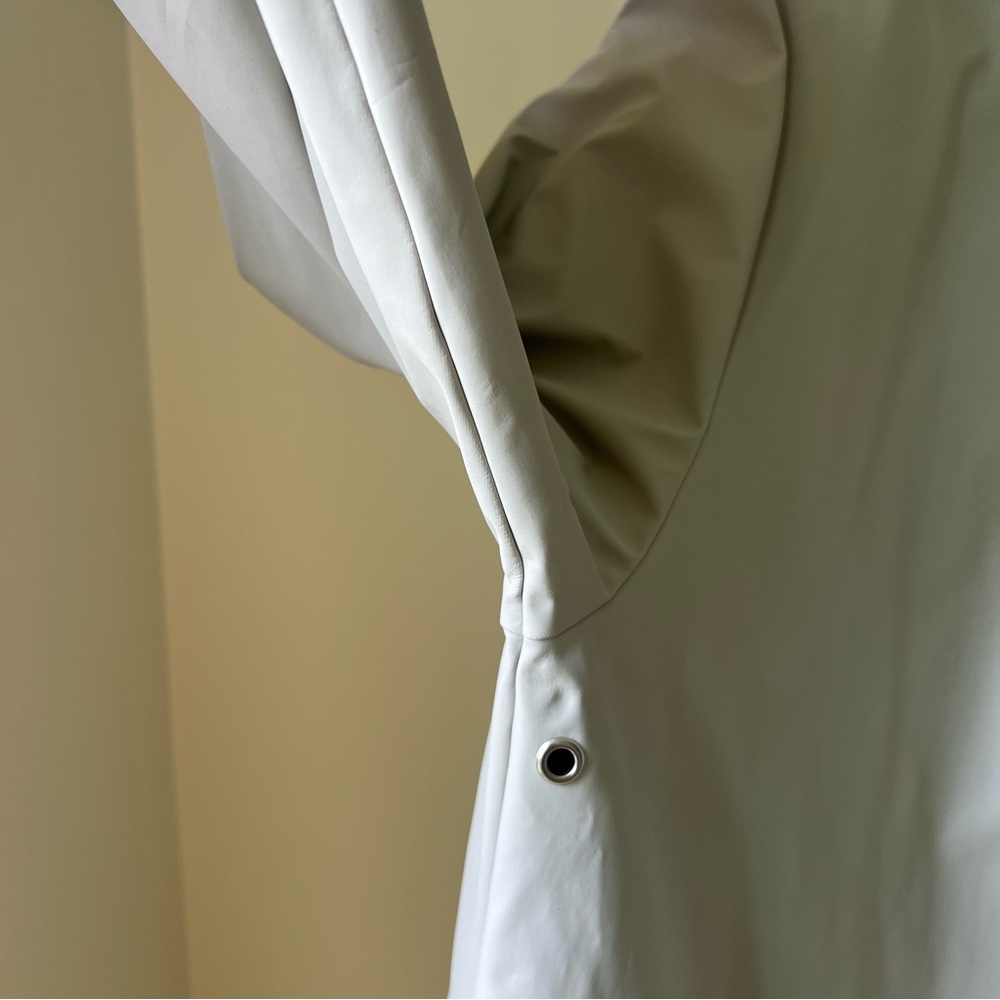 RAINS lightweight shell - Picture 5 of 13
